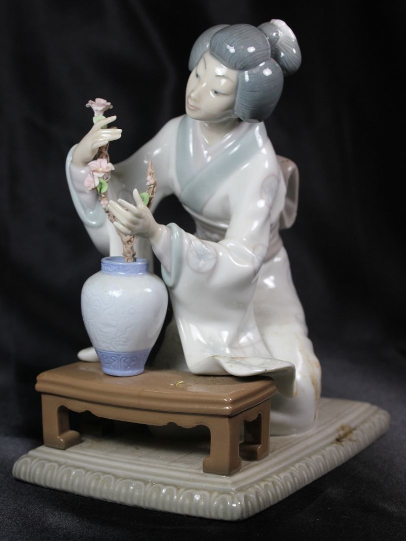 Vintage LLADRO Japanese Woman Geisha Arranging Flowers Oriental